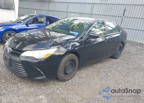 2016 Toyota Camry Le z USA, uszkodzony, nr VIN 4T1BF1FK6GU175177